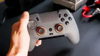 Pengontrol Scuf Envision Pro di atas meja