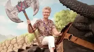 Elder Scrolls 6 - Shirley Curry drži bojno sekiro in jezdi zmaja