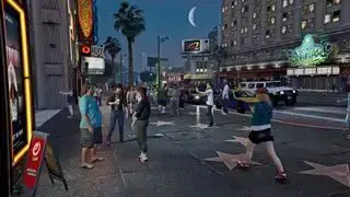 Una scena di strada trafficata in Grand Theft Auto V.