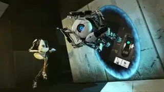 Najlepšie kooperatívne hry – Portal 2 – Robot jedného hráča sa ponorí cez modrý portál, zatiaľ čo druhý skočí za ním