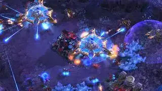 Uma batalha em StarCraft 2 com tiros e lazers.