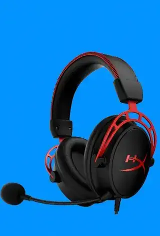 HyperX Cloud Alpha על רקע כחול.