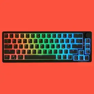 Os melhores teclados para jogos com fundos de cores diferentes