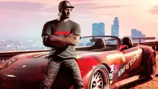 لاعب يميل على سيارة في لعبة GTA Online