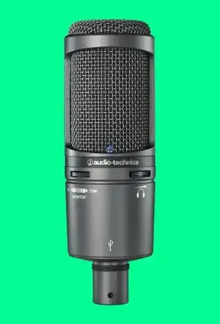 מיקרופון Audio Technica AT2020USB+ על רקע ירוק