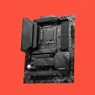 MSI MAG Z790 Tomahawk WiFi-Motherboard vor rotem Hintergrund