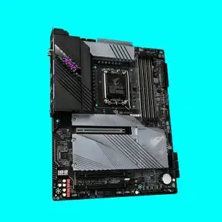 Gigabyte Z690 Aorus Pro moederbord tegen een blauwe achtergrond