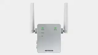 Imatge de l'extensor d'abast Wi-Fi Netgear AC750 sobre fons gris.