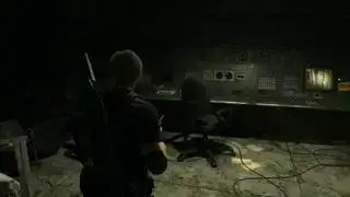 Resident Evil 4 genindspilningsskærm, der viser Leon, der sigter mod ganados.