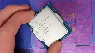 Intel Core i9 13900K Raptor Lake-brikke på en kampanjeboks