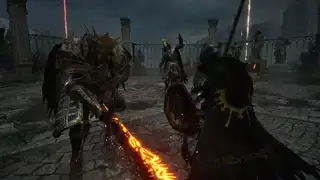 Seorang ksatria dari Lords of the Fallen bertarung dengan dua musuh - patung bertopeng yang memamerkan pedang berduri dan menyala.