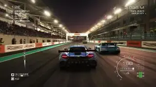 Beste racegames - zicht achter de auto van rijdende raceauto's