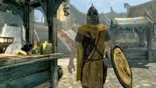 Una guardia marcia attraverso Whiterun