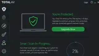 Gerçek zamanlı koruma için yükseltme hakkında bir mesaj içeren Total AV arayüzü