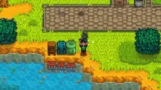 מודים של עמק Stardew - Automate - שחקן עומד עם לובסטר ליד מכונת מיחזור, חזה, פח תולעים ושלושה עציצי סרטנים שיתפסו סרטני נהר באופן אוטומטי.