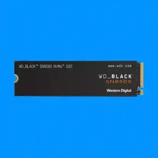 Geriausias bendras žaidimų SSD, WD Black SN850X, mėlyname fone.