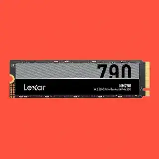 Labākais budžeta spēļu SSD disks, Lexar NM790 NVMe, uz sarkana fona