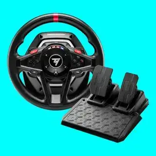 Náš najlepší cenovo dostupný pretekársky volant, Thrustmaster T128 na modrom pozadí, s pedálmi