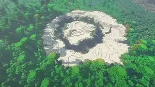 Semi di Minecraft - Un bioma desertico circondato da un fiume e da una giungla.