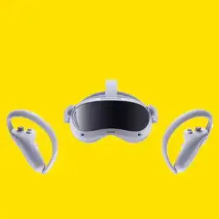 Pico 4 VR headset na žlutém pozadí.